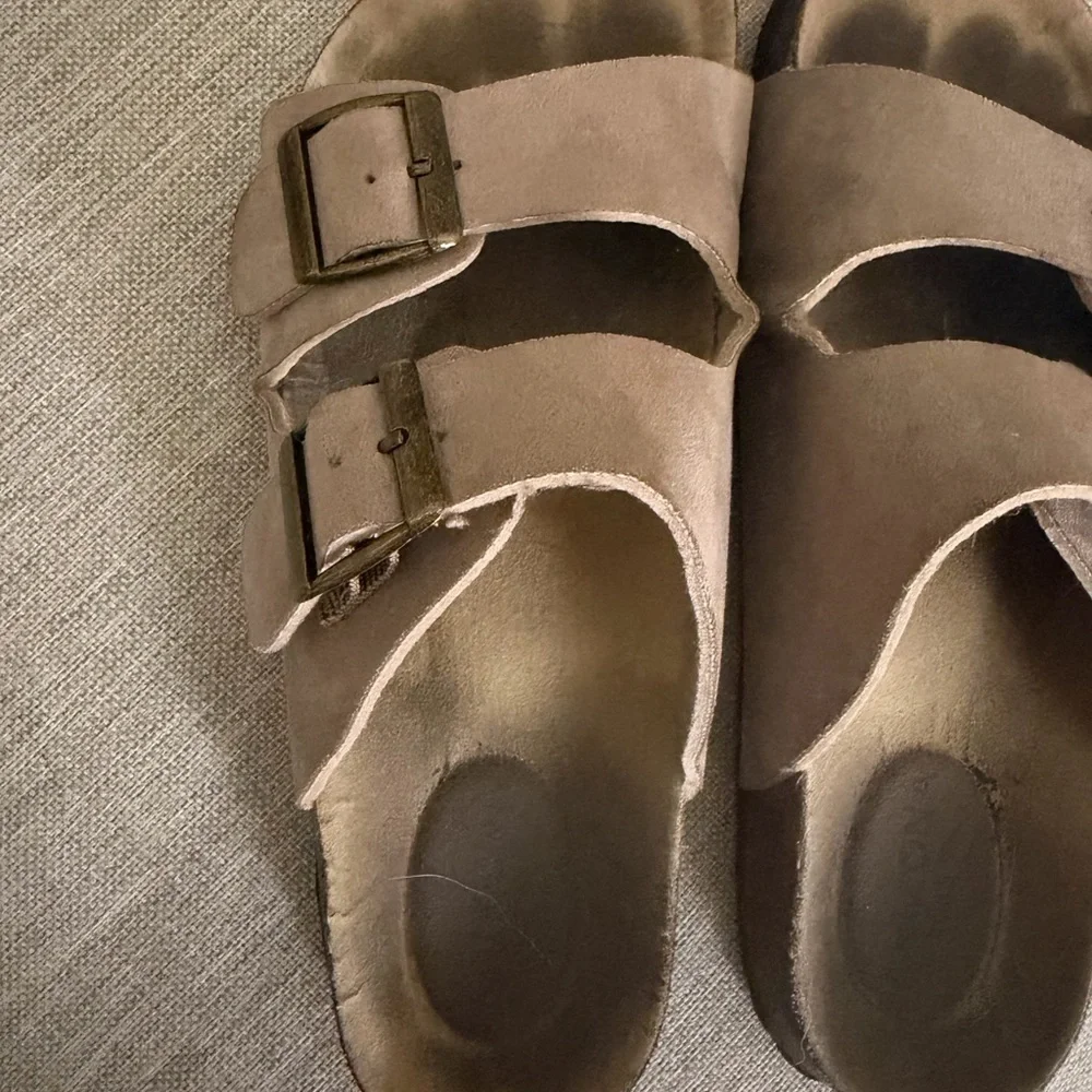 N/A comfortable brown